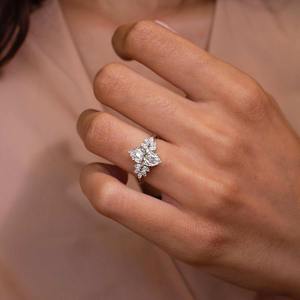 แหวนเพชรทรงมาร์คีส์ที่เพาะเลี้ยงในห้องปฏิบัติการ ดีไซน์แบบคลัสเตอร์ที่หรูหรา น้ำหนักรวม 2.0 กะรัต นี้คือ Toi Et Moi eng - Product Image 4