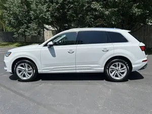 Audi Q7 2024 impecablemente limpio - Product Image 2
