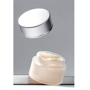 Crème exfoliante pour les pieds de 50ml la plus vendue conçue pour nourrir et rafraîchir les pieds secs et les talons fissurés - Product Image 3