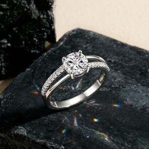 Bague de promesse Jeulia en platine 14K plaqué rhodium, à tige fendue personnalisée, avec pierre de naissance et coupe ronde - Product Image 4