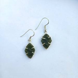 ต่างหูหินหยาบ Moldavite ธรรมชาติอัญมณีจากสาธารณรัฐเช็ก925แข็งสเตอร์ลิงของขวัญวันเกิดของเธอ - Product Image 1
