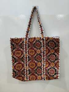 Sac fourre-tout à bandoulière en coton imprimé fait main, grand sac de voyage matelassé avec fermeture éclair, sac de shopping imprimé, sac à bandoulière matelassé à motifs imprimés - Product Image 2