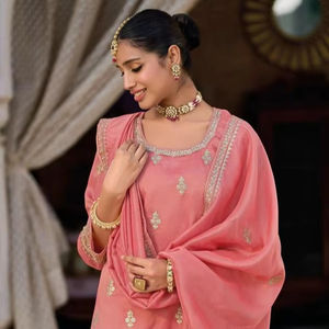 EBA HEERAMANDI SIMAR Designer Salwar Suits à Ahmedabad Party Wear pour les saisons d'hiver et d'été - Product Image 1