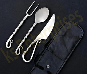 Ensemble de couverts médiéval en acier forgé avec cuillère fourchette couteau forgé à la main ensemble de dîner dans une pochette en daim oem personnalisable - Product Image 2