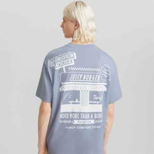 เสื้อยืดไหล่ปล่อยบ็อกซี่ทรงโอเวอร์ไซส์ - Product Image 6