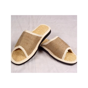 Chaussons en loofah de qualité supérieure pour une pure régénération des pieds et un accessoire d'intérieur durable pour les résidences de luxe écologiques - Product Image 2