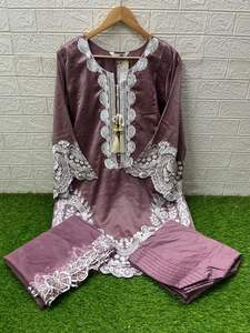 Elegante diseñador Shalwar Kameez con Vichitra Kurti, Farsi Gadhwal Salwar y Organza bordado Dupatta 3 colores - Product Image 4