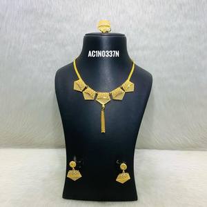 Diseños de collar largo chapado en oro con cadena de caja de patrón floral hecha de latón para joyería de fiesta y boda - Product Image 1