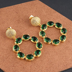 Juego de pendientes de cuarzo verde facetados con diseño geométrico, pendientes de piedras múltiples chapados en oro de 24k, joyería de boda - Product Image 5