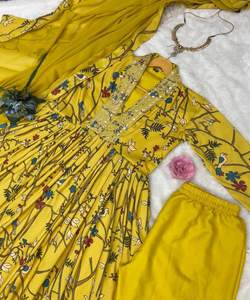 Fusion de mode: Style pakistanais Salwar Kameez - Fusion de styles traditionnels et modernes, créant une mode chic et élégante - Product Image 5