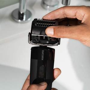 Lame de rasoir de rechange en acier inoxydable SkinSafe pour homme, tondeuse rechargeable avec 2 peignes de réglage de longueur pour le rasage du visage - Product Image 3