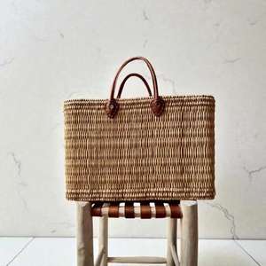 Vente en gros de pantoufles et sandales marocaines en raphia faites à la main, chaussures tissées écologiques pour femmes et hommes, fournisseur direct de commandes en gros - Product Image 1