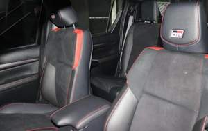 2023 NUEVO para HILUX DOBLE CABINA PICKUP AUTOMÁTICO FWD DIRECCIÓN IZQUIERDA ASIENTOS DE CUERO INTERIOR OSCURO - Product Image 2