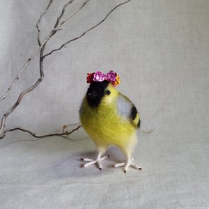 Handgemaakte Milieuvriendelijke Vilten Wollen Vogels Ambachtelijk Vervaardigde Aviaire Sculpturen Voor Unieke Huisdecoratie Doordacht Knuffelspeelgoed - Product Image 3