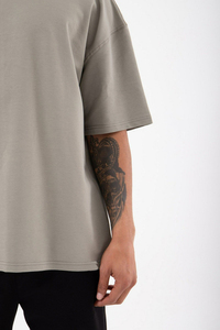 Camiseta Básica de Hombre con Hombros Caídos 2023, Ajuste Oversize, Dobladillo Curvo, Colores Personalizados, Alta Calidad, 100% Algodón Tejido, Frente Liso - Product Image 2