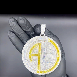 Colgante de Letra Personalizado con Incrustaciones de Lujo, con Moissanita Amarilla y Blanca, Joyería Hip Hop, Medallón Inicial Redondo, Chapado en Oro, Bonito - Product Image 1