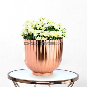 Macetas de metal de cobre hechas a mano exclusivas de oro elevan su espacio con diseños de moda macetas colgantes para balcón sala de estar - Product Image 1