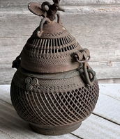 Vase de sol en laiton artisanal indien original d'Odisha, motif paon, style Art Déco abstrait, en maille, prix de gros
