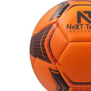 Ballon d'entraînement de football de haute qualité à des fins d'entraînement avec design personnalisé et logo personnalisé par Next Tech Industries - Product Image 4