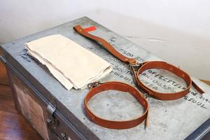 2025 ALW Premium Heavy Duty Couverture en cuir véritable Transporteur Portable Sangle faite à la main Fabricant OEM pour l'hôpital d'avion à domicile - Product Image 3