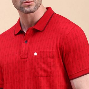 Polo de algodón de alta calidad con estampado personalizado para hombre, corte ajustado, color rojo, polo clásico con estampado AOP, cuello ajustado, manga corta. - Product Image 3