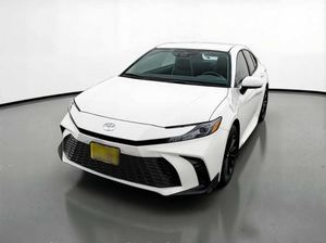 Toyota Camry SE AWD 2025, Nuevo Mini SUV Híbrido con Caja de Cambios Automática, Neumáticos R17, Asientos de Cuero, Interior Oscuro y Claro - Product Image 2