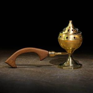 Quemador de Incienso de Latón Dorado para Conos Aromáticos, Ofrece un Brillo Hermoso y una Construcción Resistente, Perfecto para Meditación y Relajación - Product Image 1