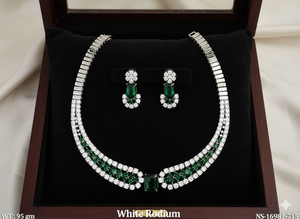 ชุดสร้อยคอ AD ดีไซน์หรูหราสำหรับผู้หญิง เครื่องประดับอินเดียแบบดั้งเดิม ชุดสร้อยคอเจ้าสาวสำหรับงานปาร์ตี้ งานแต่งงาน และของขวัญ - Product Image 3