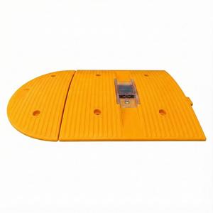 ฝาครอบกันชนถนนกลางแจ้งพร้อมไฟกระพริบ วัสดุ PVC เหล็ก ขนาด 50 x 25 x 4.5 ซม. แบบ 3 ช่อง สำหรับใช้กับฝาครอบกันชนถนน - Product Image 4