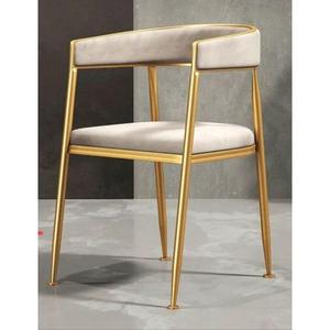 Chaises élégantes en fer au design antique avec des structures robustes, parfaites pour la maison moderne vintage ou rustique et les entreprises - Product Image 1