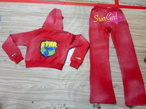 ชุดเซ็ตเสื้อฮู้ดซิปและกางเกงวอร์มลำลองพิมพ์โลโก้คุณภาพสูง สไตล์วินเทจฟอกสีซีดแบบซันเฟด สำหรับทุกเพศ - Product Image 6