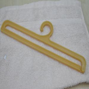 Cintre en plastique en résine de riz au prix de gros NH126 Affichage de vêtements écologique direct d'usine - Product Image 6