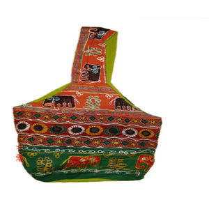 คอลเลกชันใหม่ขายดีผู้หญิงโบฮีเมียนมีสไตล์ชาติพันธุ์กระเป๋าอินเดียแพทช์ทํางานชาติพันธุ์ปักกระเป๋าถือในราคาขายส่ง - Product Image 1