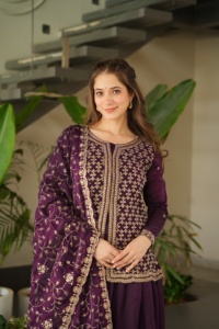 ชุดบอลลีวูดพร้อมลูกปัดปักลาย kurti sharara ผู้ผลิตแฟชั่นสำหรับผู้หญิงและซัพพลายเออร์จาก Surat - Product Image 5