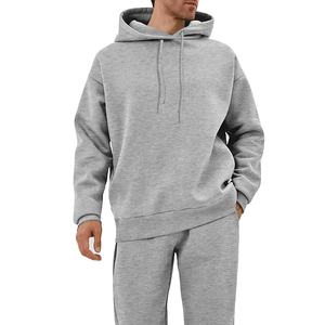 Conjunto deportivo de forro polar para hombre, diseñado para entrenamientos de invierno, gimnasio, ropa informal y venta en línea. - Product Image 1