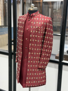 Sherwani de Boda para Hombre, Estilo Indo Occidental, Chaqueta Larga Bordada – Traje de Novio Color Granate Premium / Sherwani de Diseño Étnico para Boda - Product Image 3