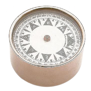 Boussole lumineuse de style de montre classique extérieure de conception antique Camping nouvelle boussole de poche portable de voyage de randonnée à vendre en laiton - Product Image 2