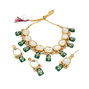 Ensemble de collier en or plaqué 24 carats avec perles vertes Kundan et travail Meenakari, bijoux en cuivre fin - Product Image 1