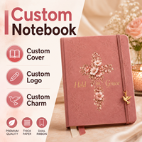 Carnet de prière LABON Rose Poudré Held in Grace avec Croix Florale Dorée, Couverture Rigide, Coffret Cadeau Chrétien