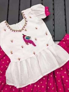 Último vestido de diseñador Venta caliente Heavy Banarasi Silk Lehenga Choli con impresión y trabajo de tejido Exportador y proveedor mundial - Product Image 4