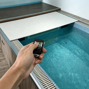 Couverture <span class=keywords><strong>de</strong></span> <span class=keywords><strong>piscine</strong></span> motorisée automatique en aluminium pour piscines enterrées - Product Image 3