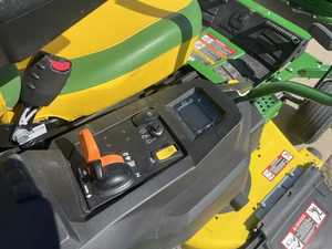 เครื่องตัดหญ้าแบบ Zero Turn ยี่ห้อ John Deere รุ่น Z530R ปี 2022 สภาพใหม่/มือสอง เครื่องยนต์ 2 จังหวะ สำหรับงานอุตสาหกรรม  ใช้งานสะดวกสบาย เหมาะสำหรับบ้านพักอาศัย  ขนาดใหญ่ 54 นิ้ว  แผงตัดหญ้าแข็งแรง - Product Image 5