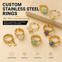 Ensemble de bijoux sur mesure en acier inoxydable plaqué or 18 carats : collier, bracelet, boucles d'oreilles et bague. Bijoux personnalisés en acier inoxydable.