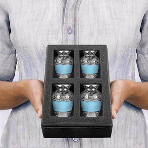 แจกันทรงขี้เถ้าของมนุษย์ขนาดเล็กมีฝาปิดสีเงินนิกเกิลและสีน้ำเงิน - Product Image 5