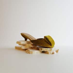 Sandales à talons bas en silicone écologique KMS de haute qualité pour un style élégant et sophistiqué, fabriquées à la main en Indonésie - Product Image 2