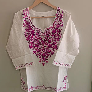 À la mode Georges Aari travail broderie imprimé Kurti pour les femmes régulier élégant dernier court Kurti pour un usage quotidien pour le printemps - Product Image 1