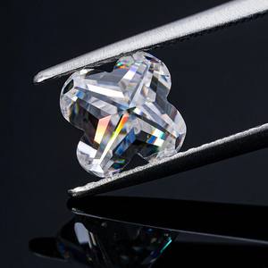 ใบโคลเวอร์สี่แฉกสีรูปตัว D สีขาวที่ได้รับการรับรอง IGI หรูหราอัญมณีสังเคราะห์อัญมณีระดับพรีเมียมทำเพชรหลวม - Product Image 4