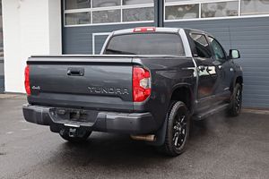 2017 pour sièges en cuir Tundra intérieur foncé FWD direction gauche galerie de toit en alliage d'aluminium Transmission automatique 7 vitesses utilisé - Product Image 4