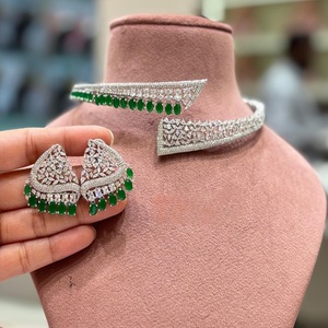 Conjunto de Collar y Aretes con Piedras Dobles de Circonio con Acabado Plateado de Alta Calidad, Colección Glamorosa para Bodas y Fiestas para Mujer - Product Image 1