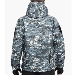 Chaqueta Táctica Ligera Resistente al Agua, Material Transpirable, Capucha Ajustable y Múltiples Compartimentos de Almacenamiento - Product Image 2